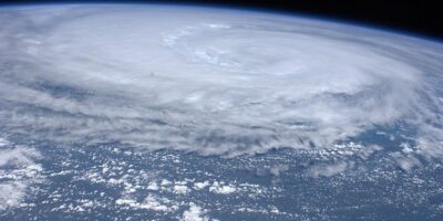 凱米颱風造成多起路樹倒塌！警消工務單位不畏風雨徹夜搶災守護市民安全