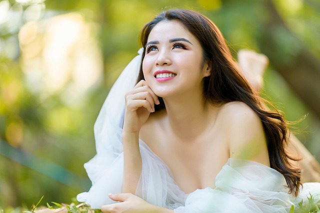 女人：喜歡就去買，沒錢就去賺。你若高貴，一切不貴！