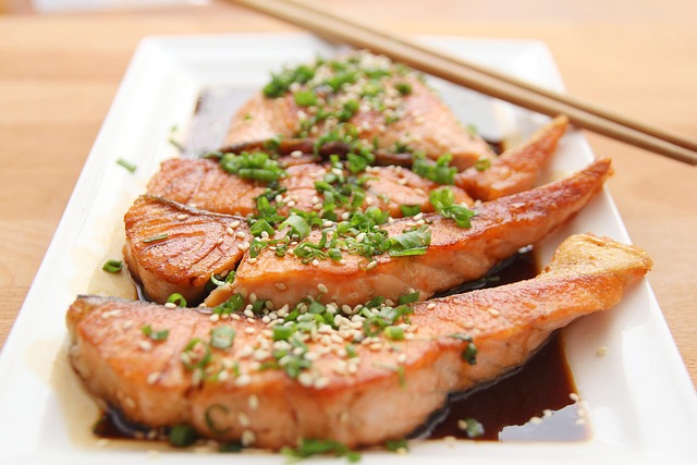 婦人騎車不慎衝樹叢 白沙警合力齊救援
