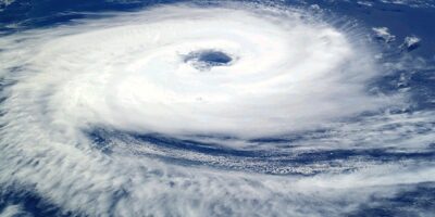 駕駛人注意！停北市河濱在颱風、超大豪雨期間未依規定移車違停罰鍰提高 7月起最高開罰5900元